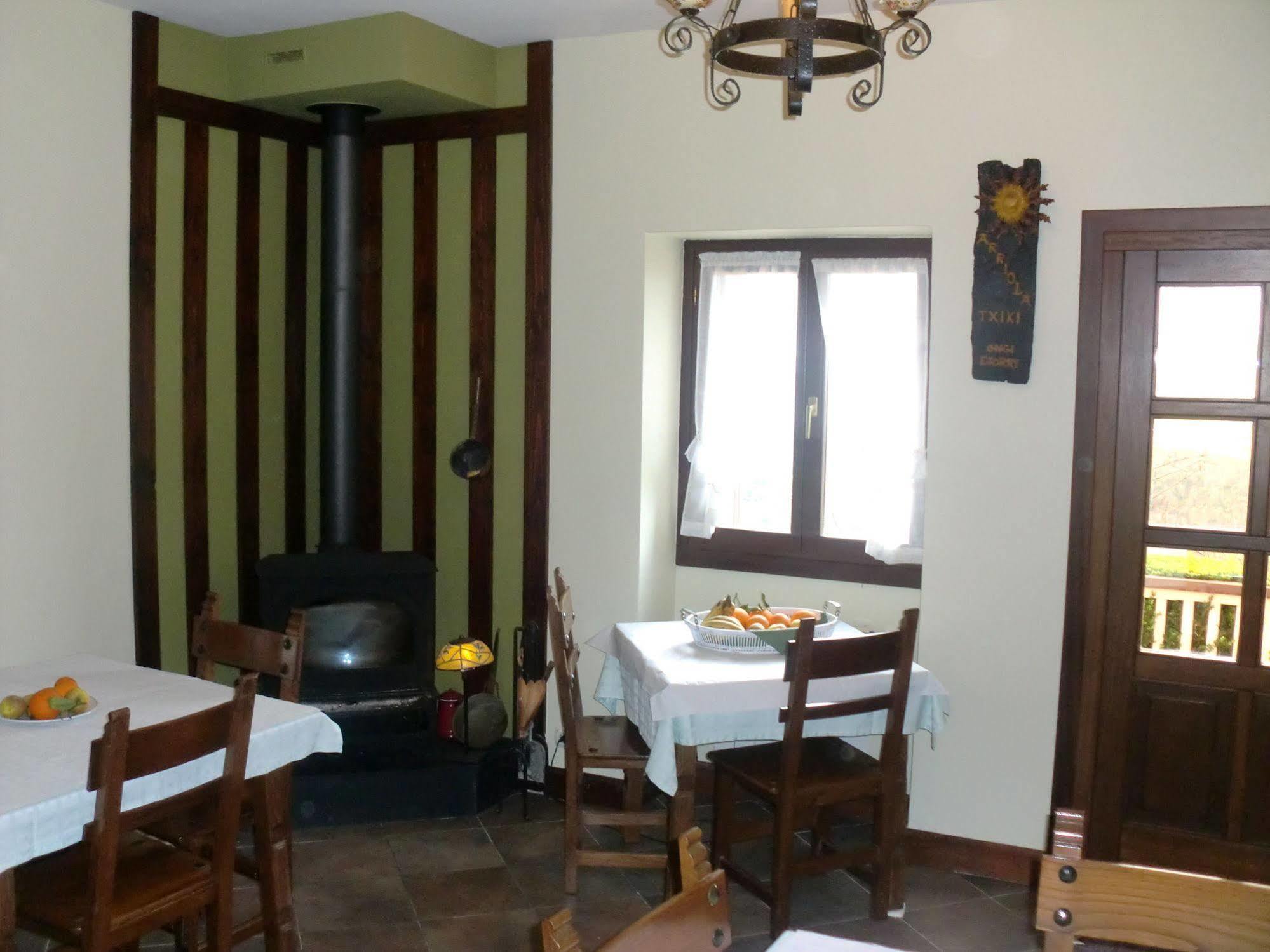 Arriola Txiki Pension Itziar Buitenkant foto